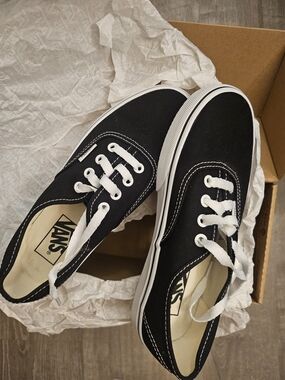 Vans Black Canvas Low-Top Sneakers